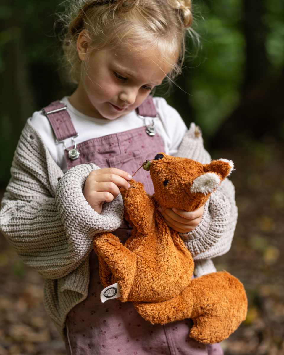 Senger Naturwelt Eichhörnchen Kuscheltier mit Traubenkernkissen 31 cm