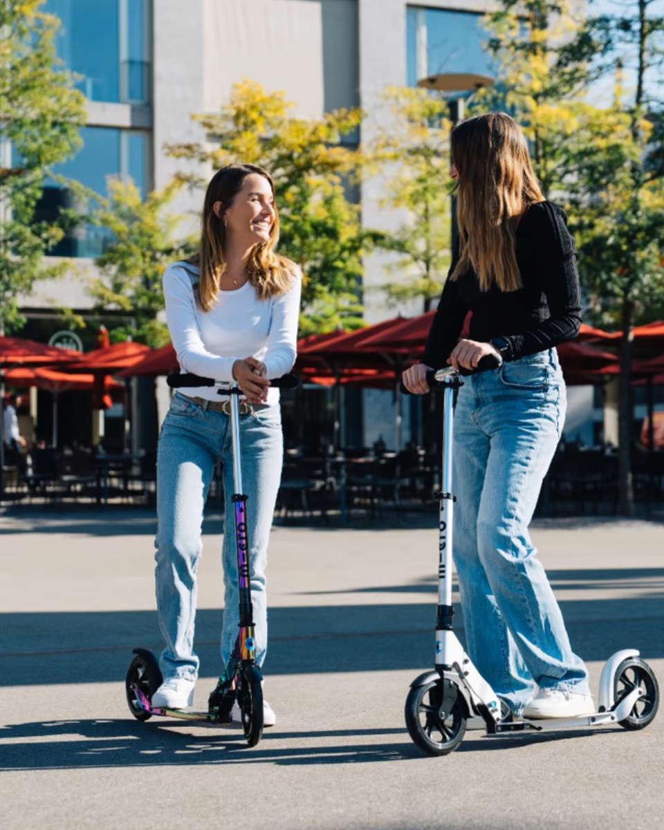 Micro Classic Neochrome – Faltbarer Scooter für Jugendliche & Erwachsene