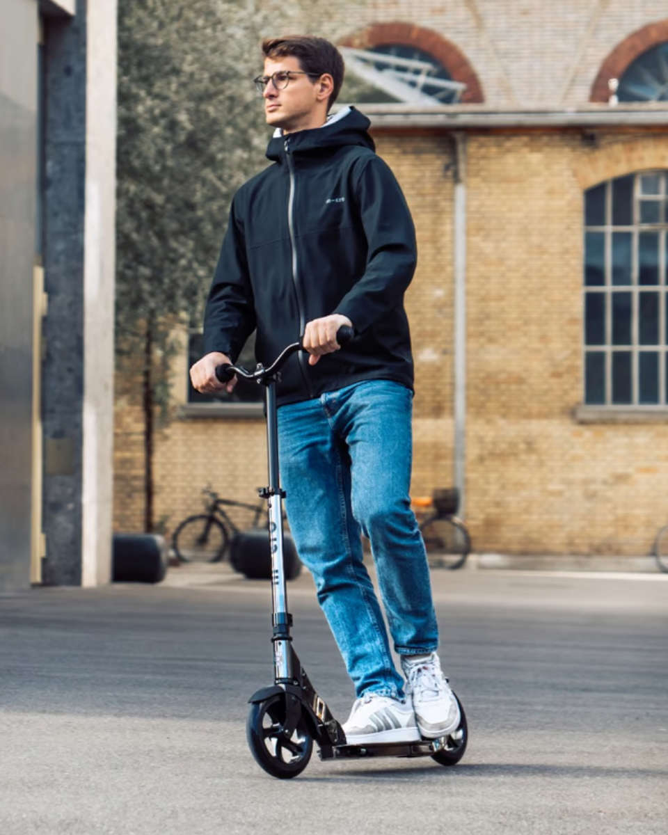 Micro Classic Neochrome Black – Faltbarer Scooter für Jugendliche & Erwachsene