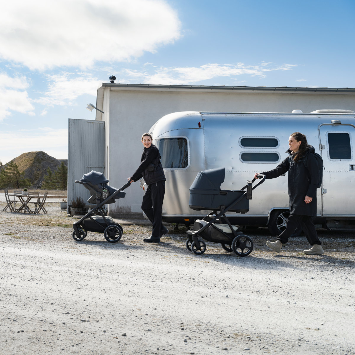 Thule Maple Connect Babyschale in Grau - Seitenansicht