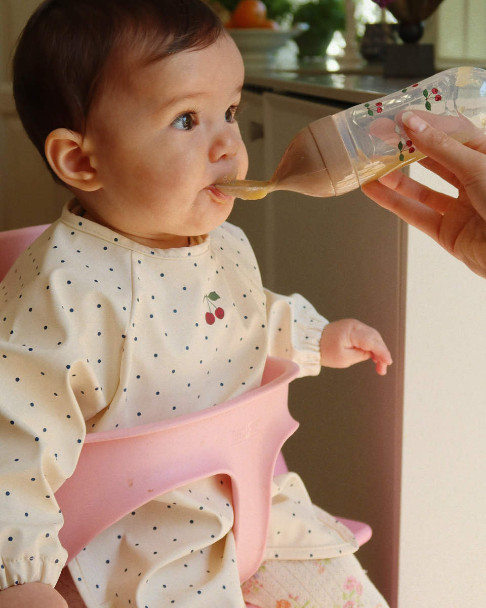 Konges Sløjd Baby Fütterset mit Quetschflasche & Löffel - Gebrauch
