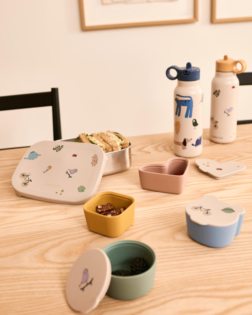 Liewood Lunchbox Set in Pastell - schräge Ansicht