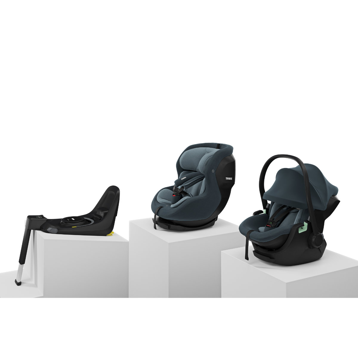 Thule Maple Connect Babyschale in Dunkelgrau - schräge Ansicht