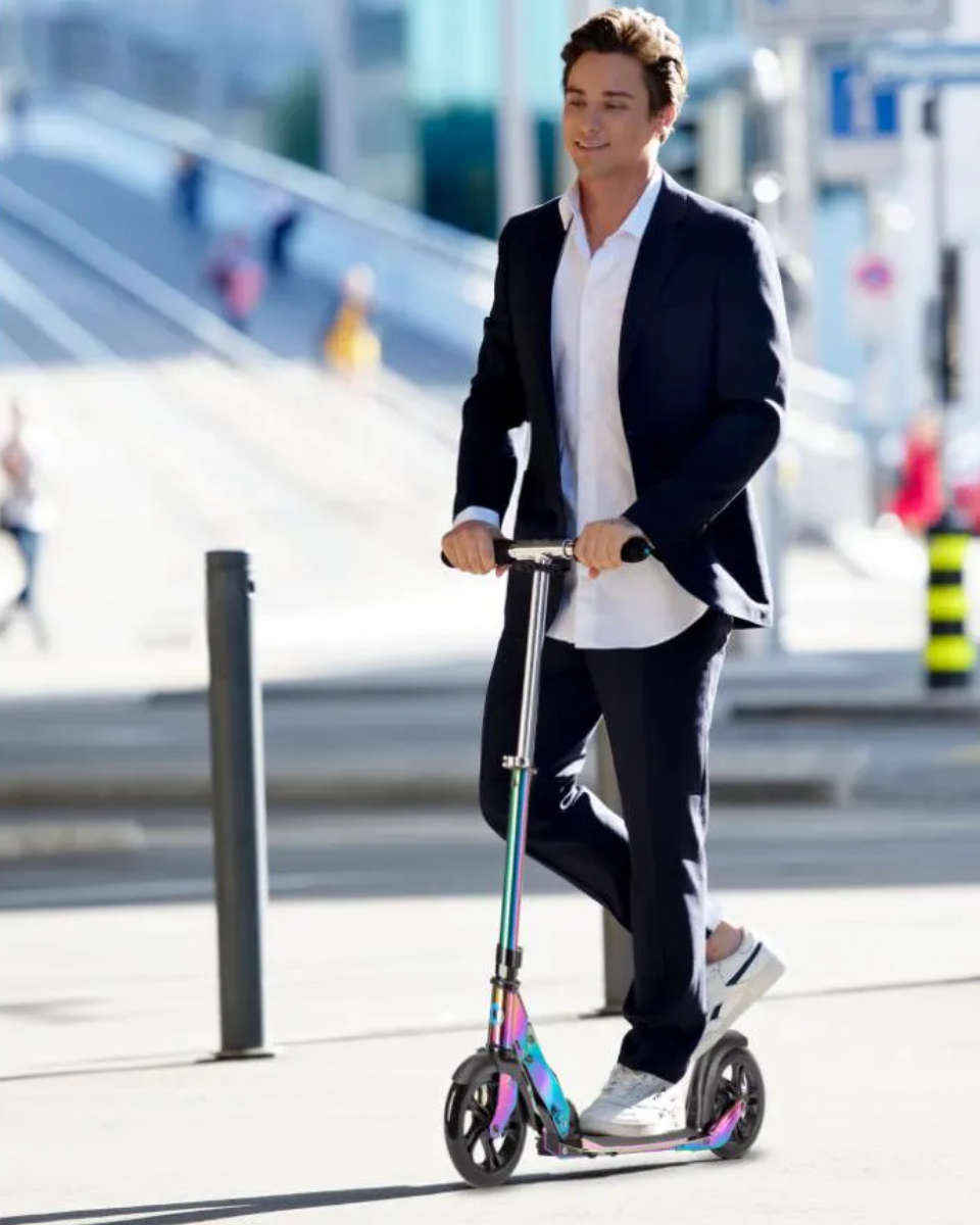 Micro Classic Neochrome – Faltbarer Scooter für Jugendliche & Erwachsene