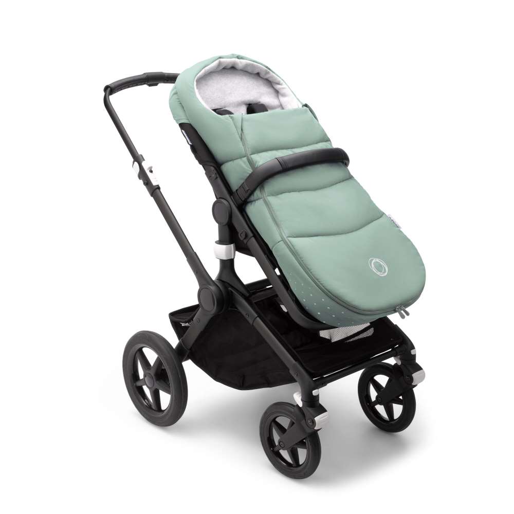 Bugaboo Fußsack in Grün - schräge Ansicht, Artikelnummer 2306010071M
