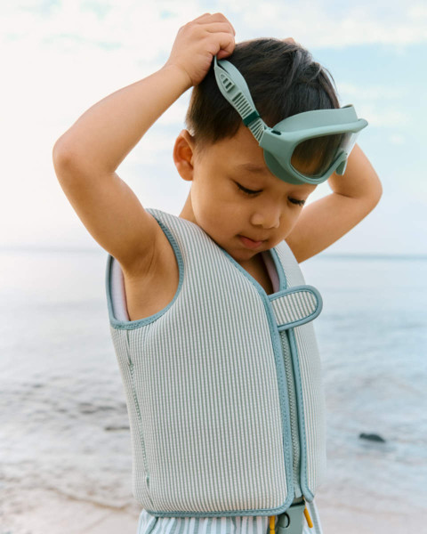 Liewood-Kerem-Swim-Goggles-LW20626_Lifestyle_4