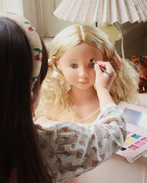 Konges Sløjd Lili Make-Up Salon inkl. Puppe und Zubehör